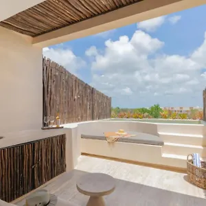 modern-2-bd-condo-private-rooftop-jacuzzi.tulum-hotels.net/